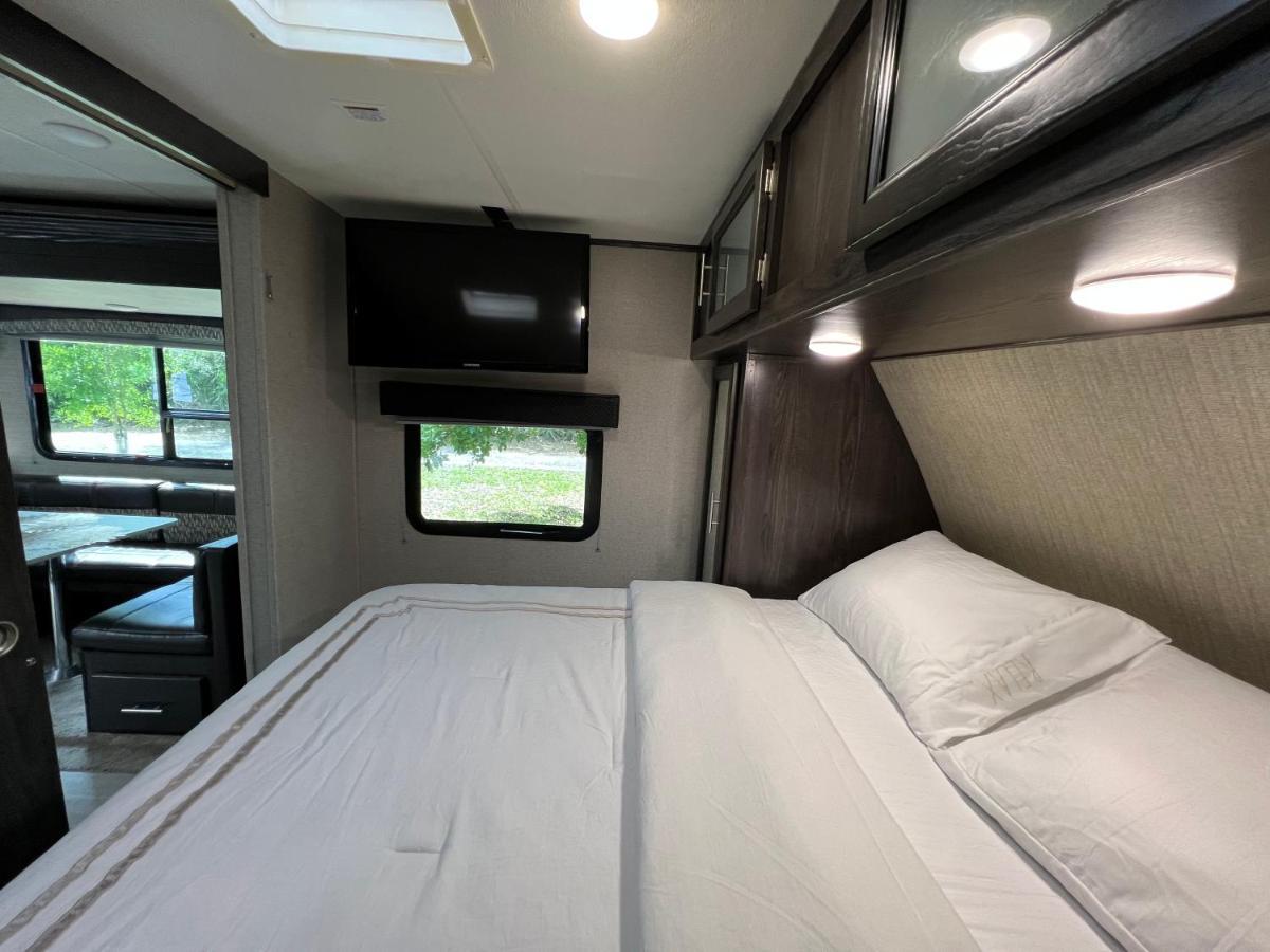 Lake Front Rv Experience Close To Port Canaveral And Kennedy Space Center Titusville Exterior foto