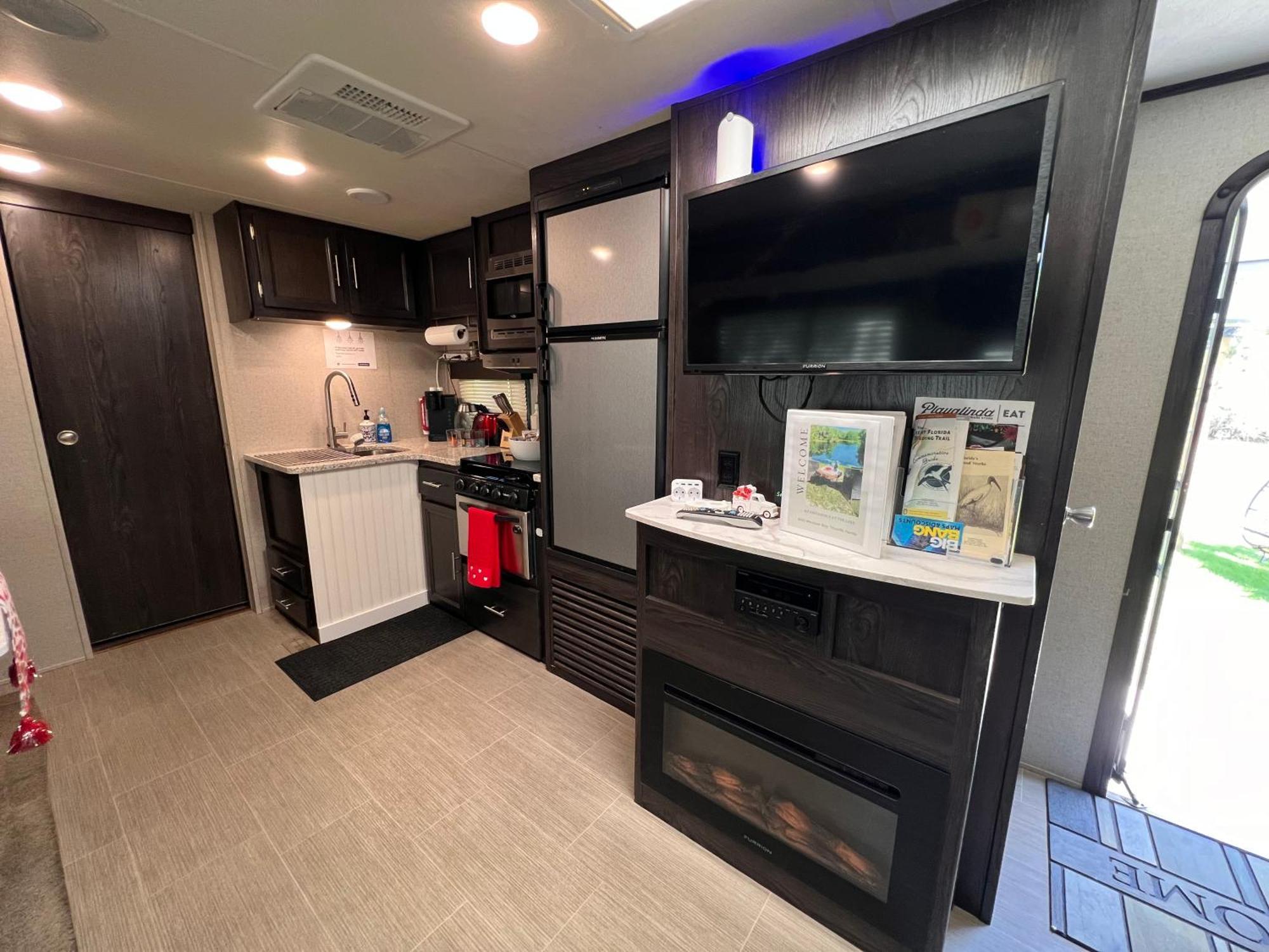 Lake Front Rv Experience Close To Port Canaveral And Kennedy Space Center Titusville Exterior foto